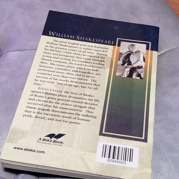 Julius Caesar William Shakespeare Book - Picture 2 of 2